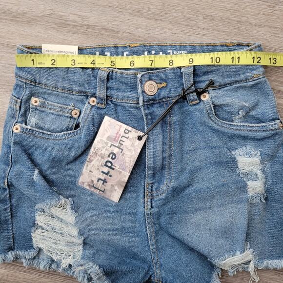 blu[edit] juniors destroyed super high waist denim shortie Size 3 - Picture 8 of 12